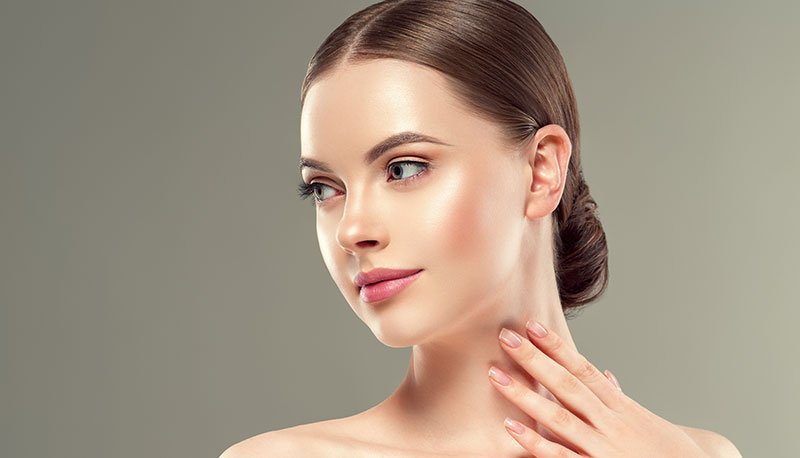 Pourquoi restructurer les volumes de son visage avec des injections d’acide hyaluronique ?